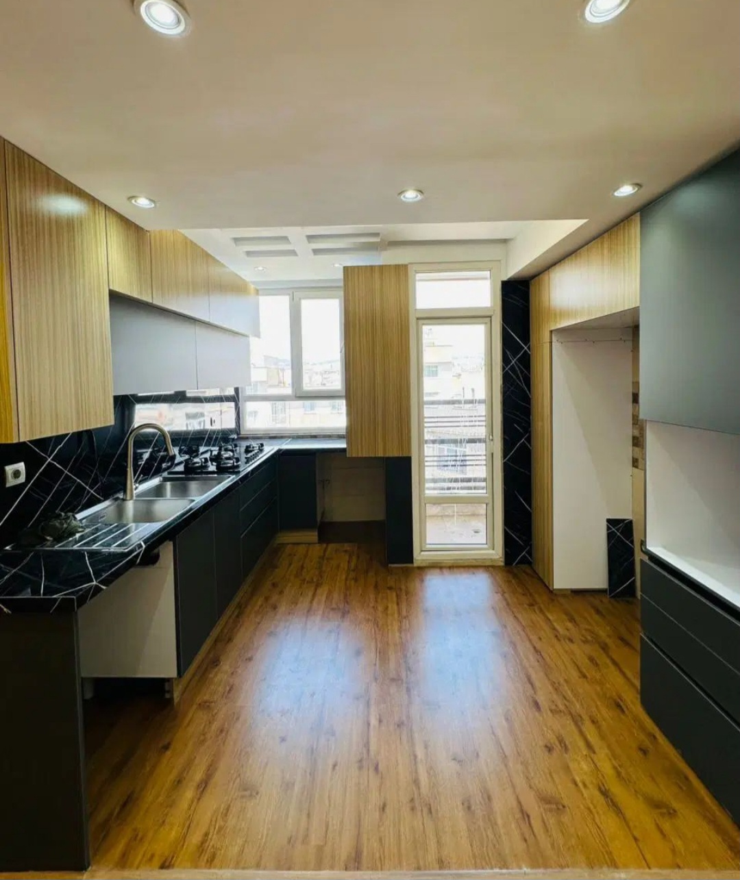 کابینت مات وبرهق دوپله مدل دار پاک چوب کدP ۲۳۶