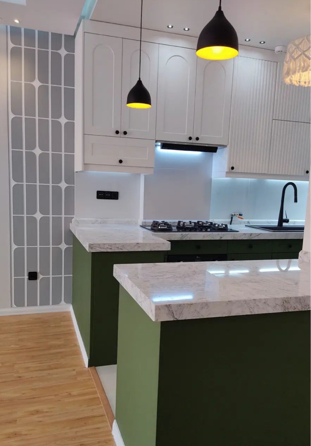 کابینت نیوکلاسیک سفید وسبزروکش جدید کدb۲۶۸