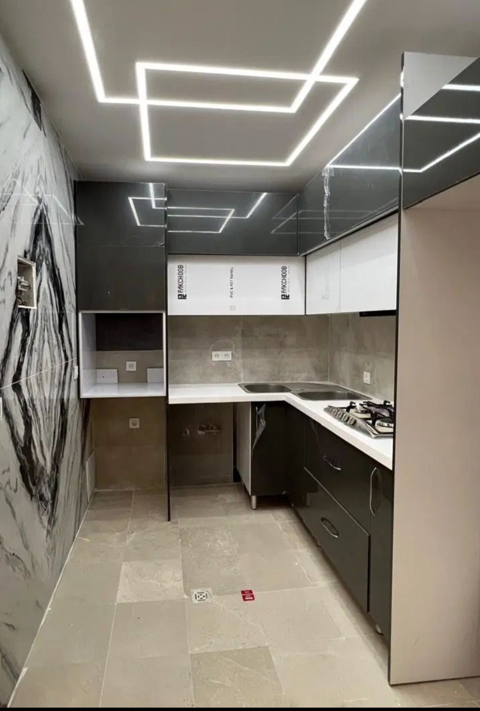کابینت هایگلاس پاک چوب دورنگ کدSE ۳۰۱