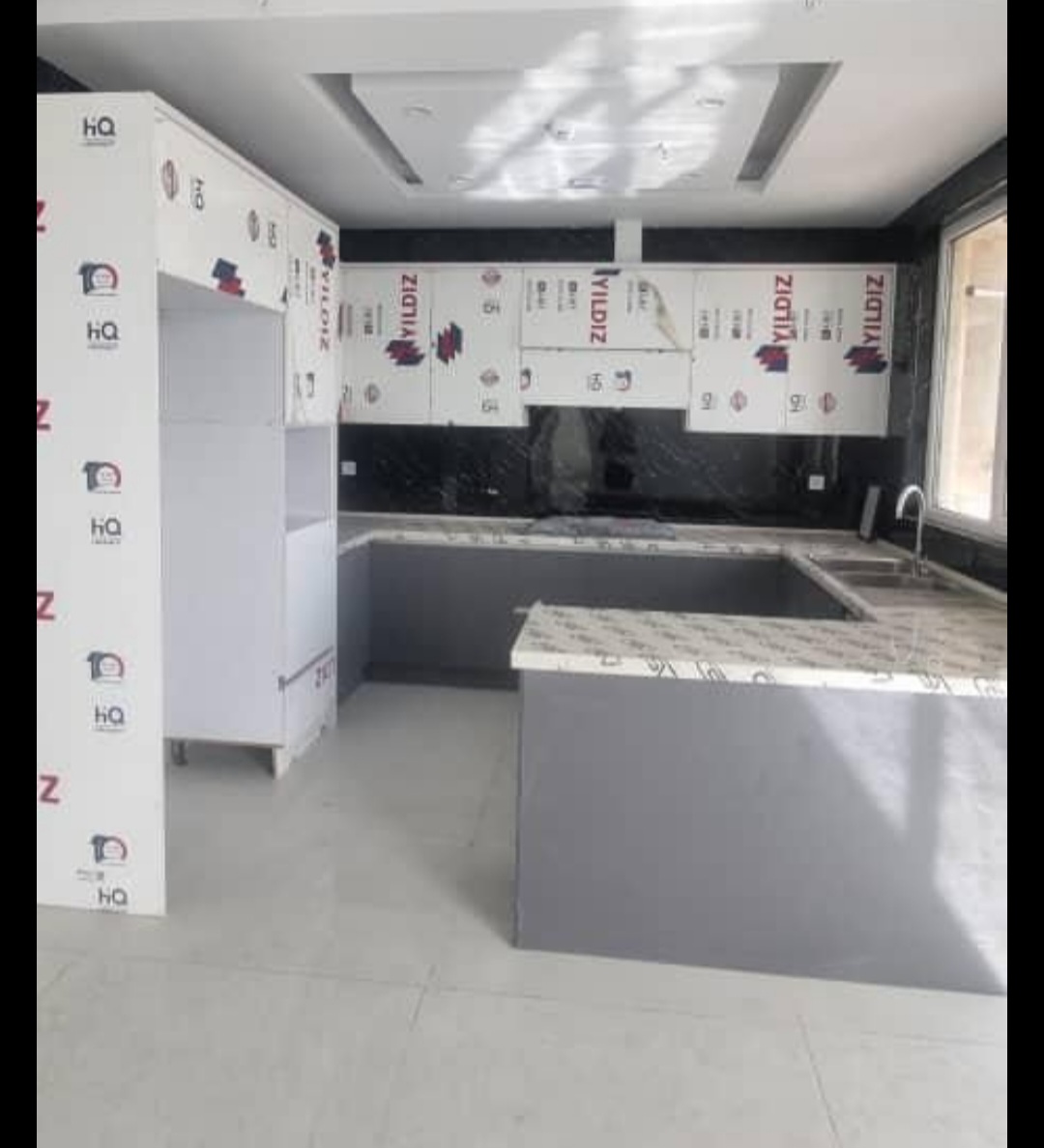 کابینت هایگلاس یلدیز دورنگ کد zx۳۵۳