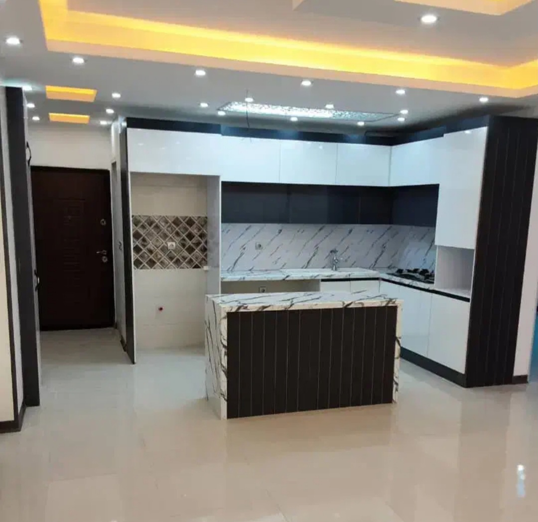 کابینت هایگلاس سفیدمشکی دوپله باجزیره کدN۳۶۲