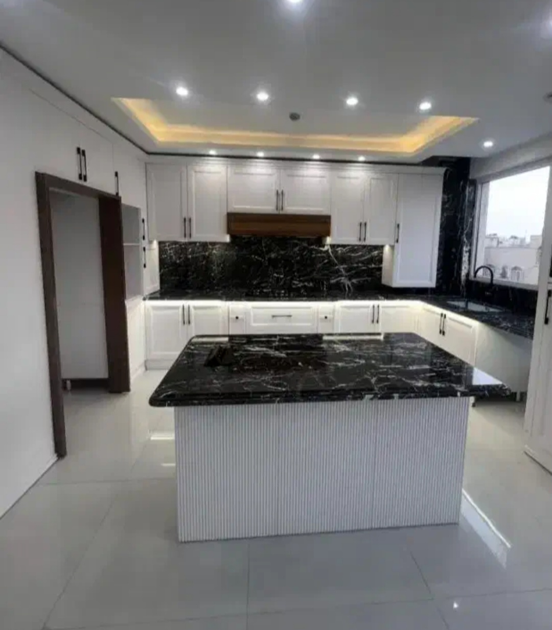 کابینت نیوکلاسیک قاب دار ومیله ایی رنگبندی  کدDS۴۱۵