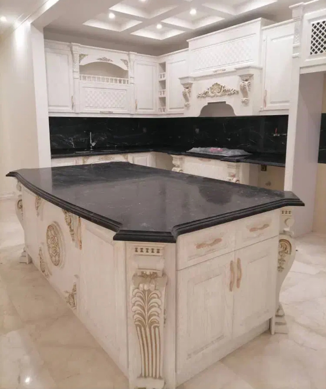 کابینت ممبران طرح دار با گل و سرستون در رنگبندی کدDf۴۱۶