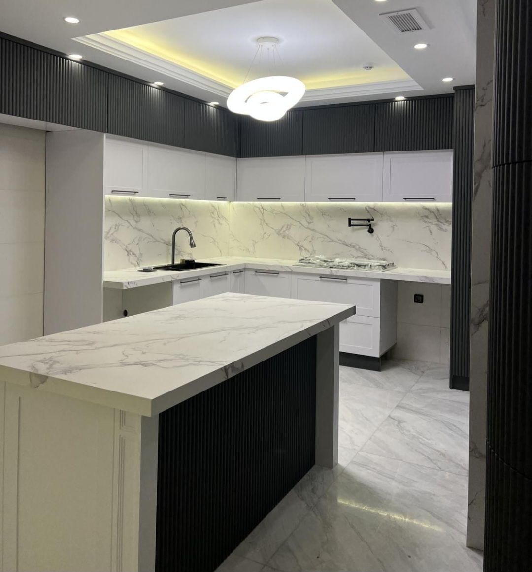 کابینت سفیدطوسی باصفحه شرکتی تنوع رنگ کدb۴۳۲