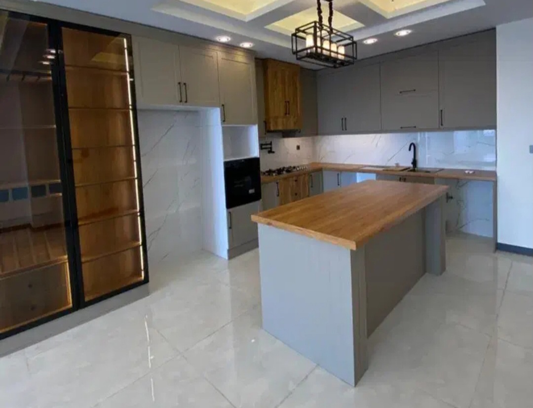 کابینت هایگلاس نصب درتهران وکرج سفارشی ساخت دررنگ بندی وطراحی در۴قسط کد۶۸۲