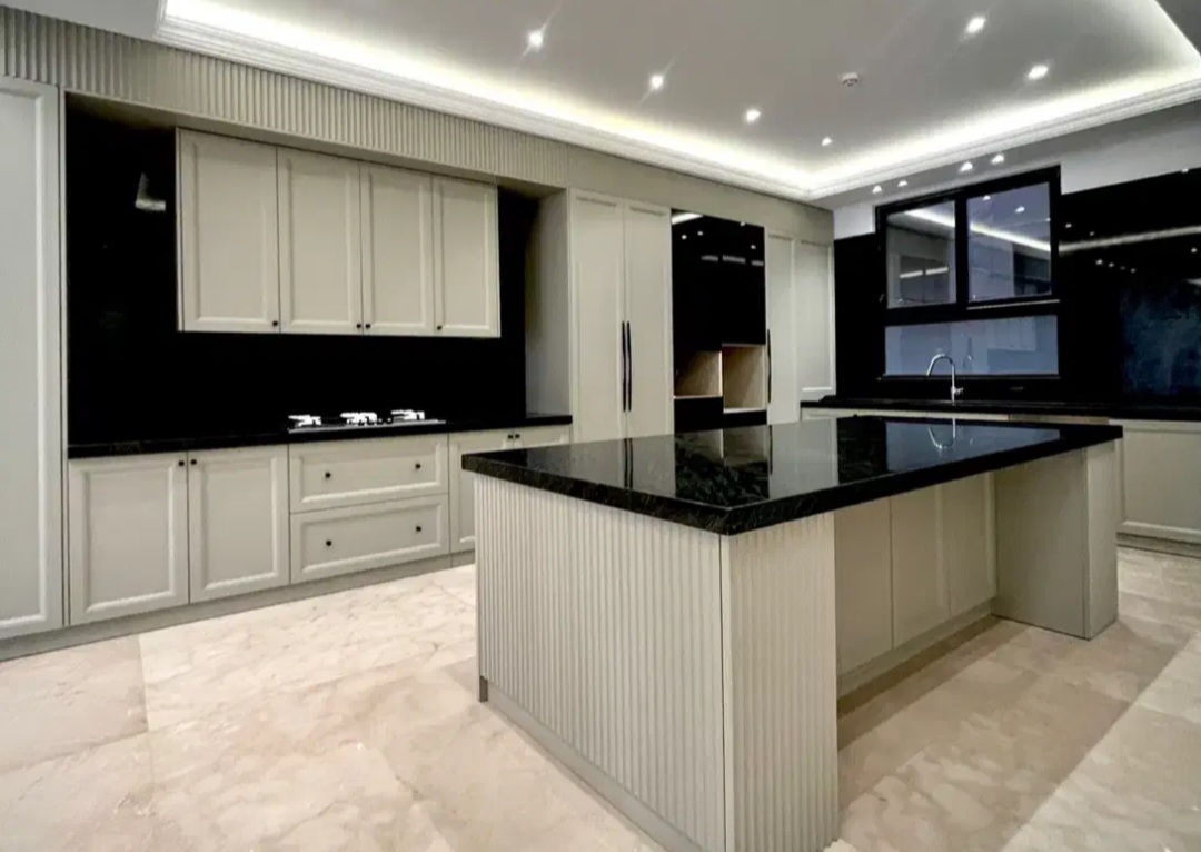 کابینت نیوکلاسیک ساخت دربازارکابینت تهران دررنگ بندی.کد. . ۷۰۰