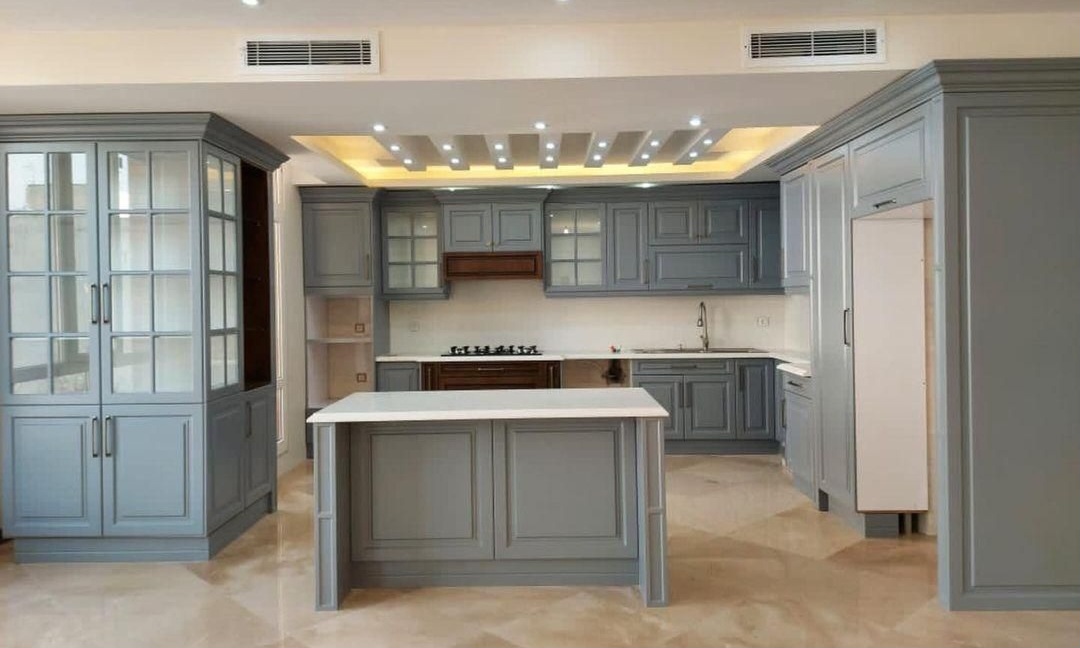 کابینت خریدی راحت ازمرکز کابینت سازان درتهران مستقیم ازتولیدکننده.کابینت نیوکلاسیک دررننگبندی وطراحی متفاوت ۷۰۲
