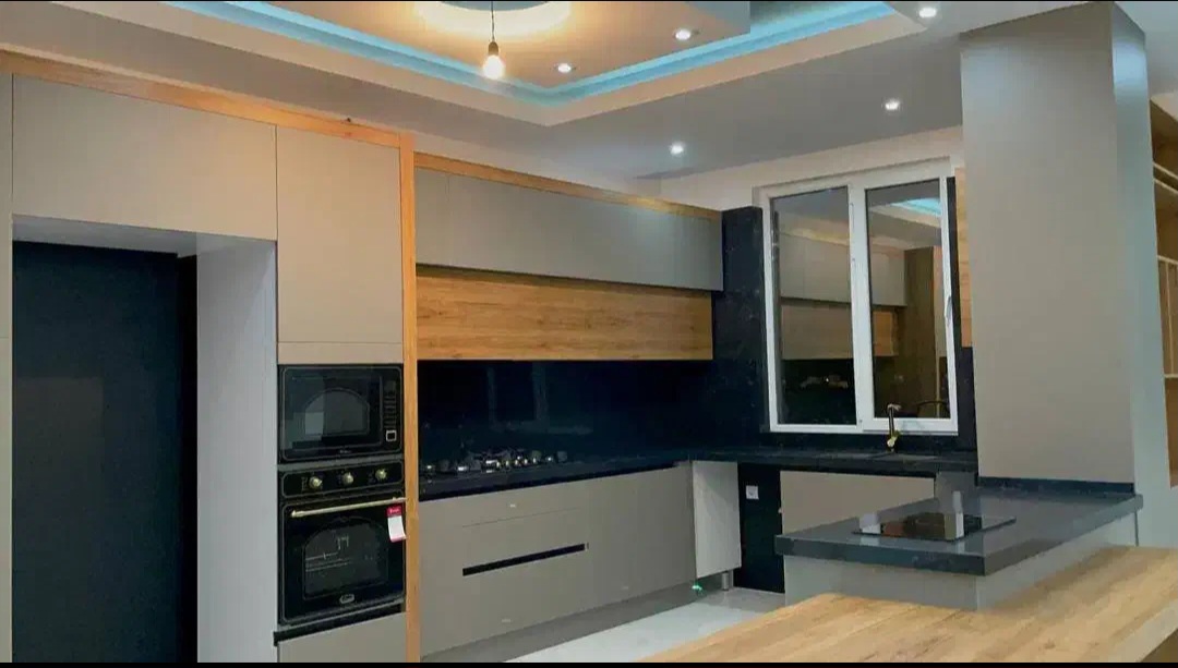 کابینت هایگلاس سوپرمات و ام دی اف دررنگ بندی وطراحی کد ۷۱۲