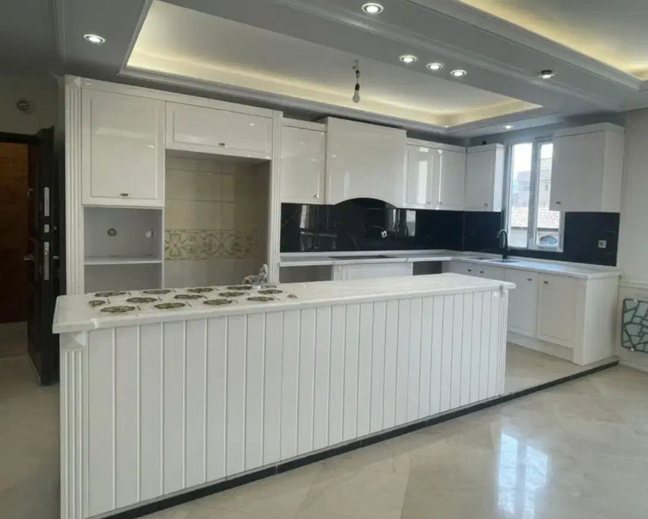 کابینت انزو فوق براق سوپر ۲۵میل طراحی باسلیقه شما پلی اورتان وپولیش کد۷۱۷