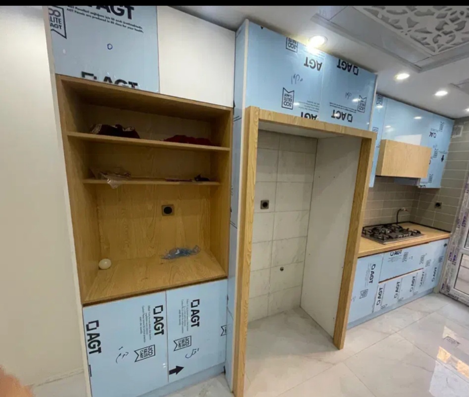 کابینت سفارشی هایگلاس وام دی اف دررنگ بندی وطراحی همراه کافی بار کد۷۴۵