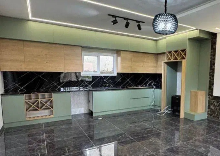 کابینت نئوکلاسیک و هایگلاس ام دی اف سوپر مات سفارشی ساخت دررنگ بندی و طراحی شخصی کد۲۲۳۲۱